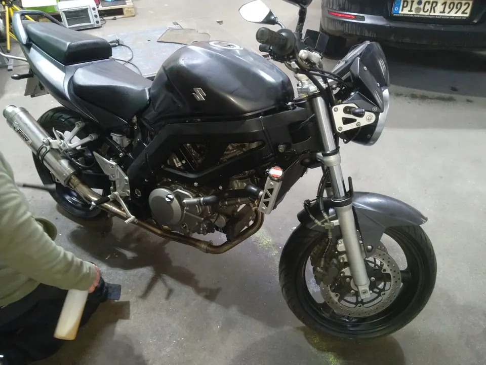 Motorrad während einer Werkstattarbeit